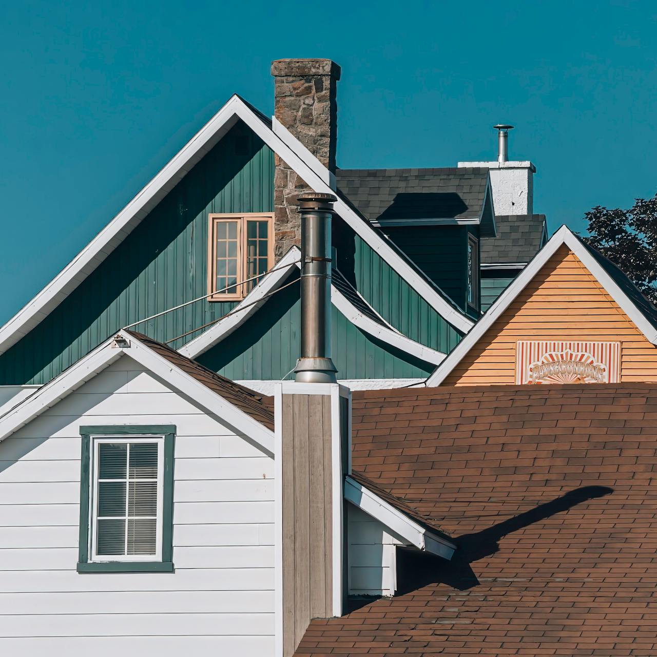 What to Do When Your Roof Starts Leaking